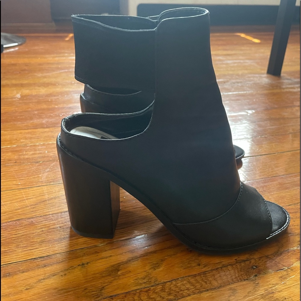 Dolce Vita Black Peep Toe Heels